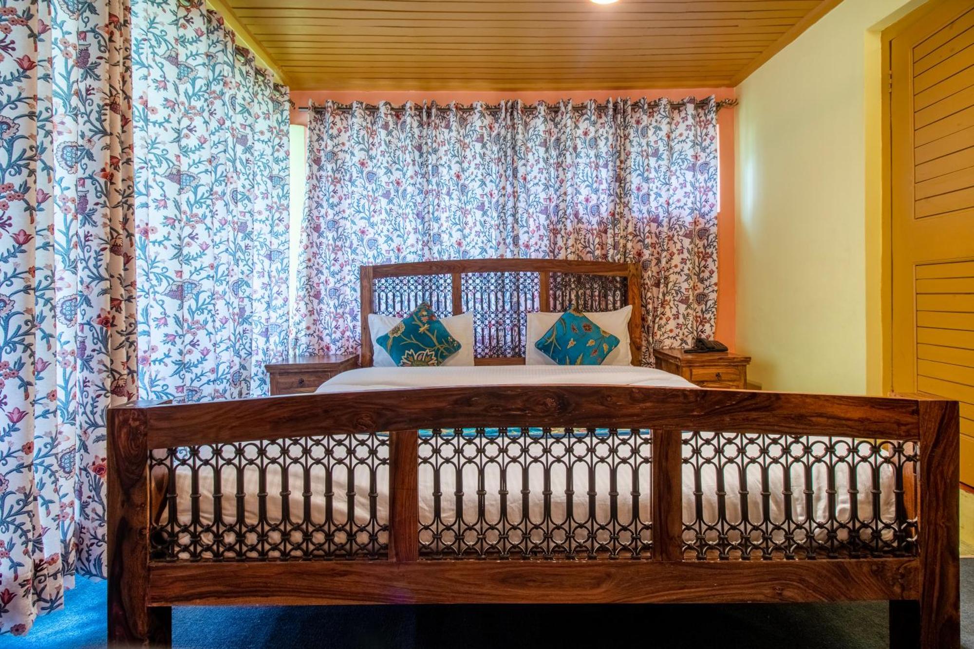Hotel Little Silver ปาฮาลกัม ภายนอก รูปภาพ