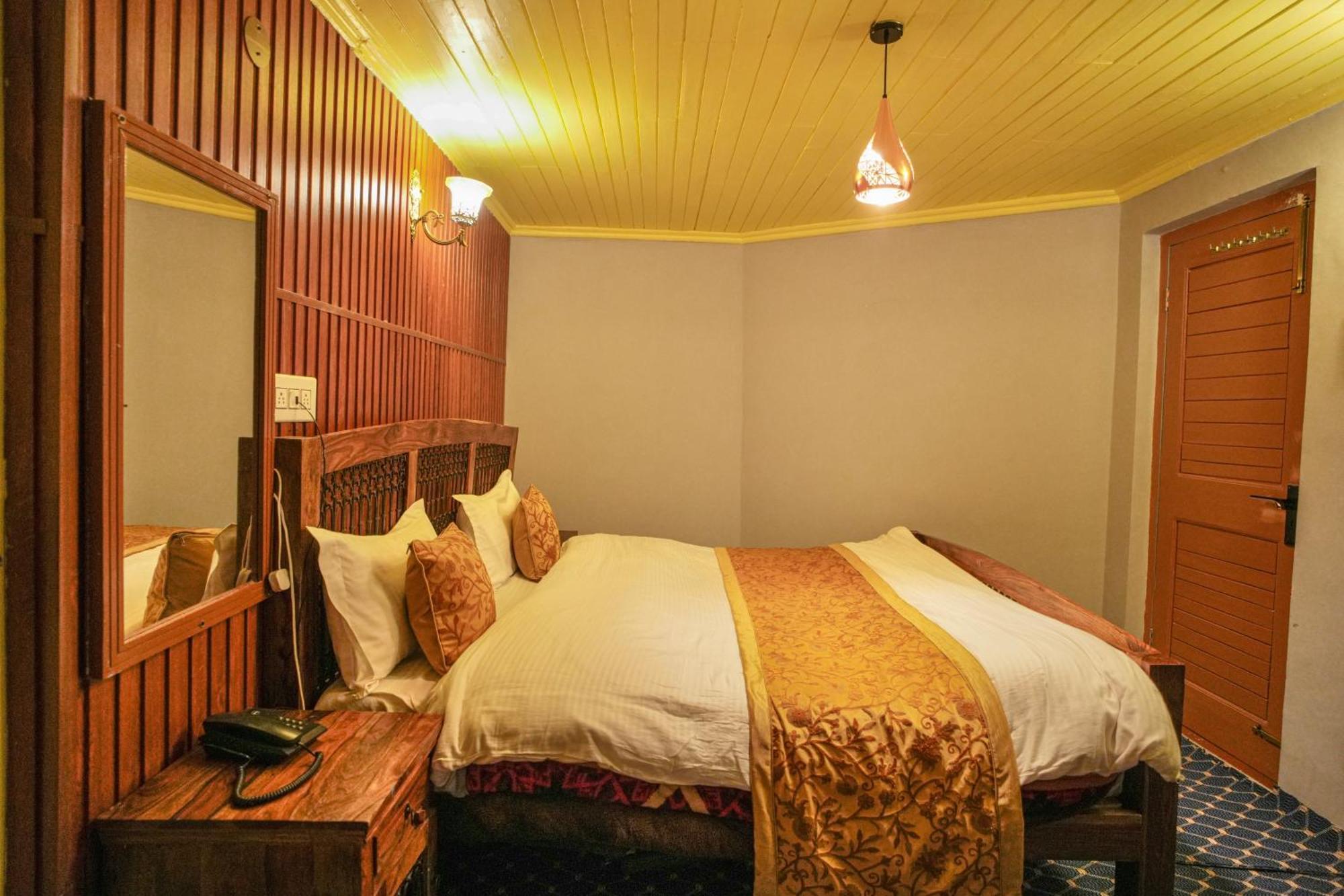 Hotel Little Silver ปาฮาลกัม ภายนอก รูปภาพ