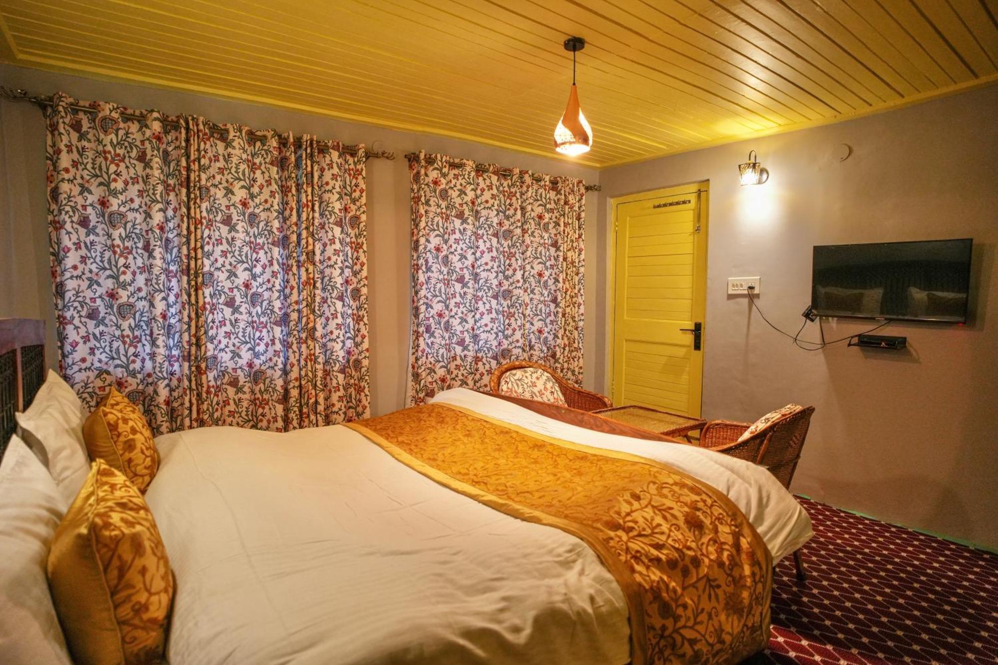 Hotel Little Silver ปาฮาลกัม ภายนอก รูปภาพ